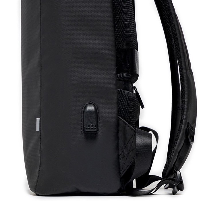 Mochila de poliéster con cremallera impermeable y carga USB 15,6” color negro vista 3