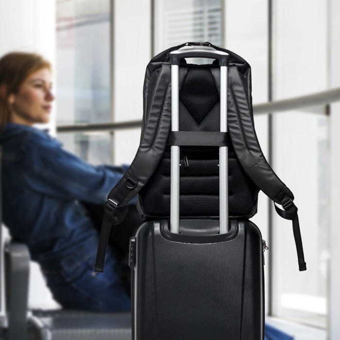 Mochila de poliéster con cremallera impermeable y carga USB 15,6” color negro