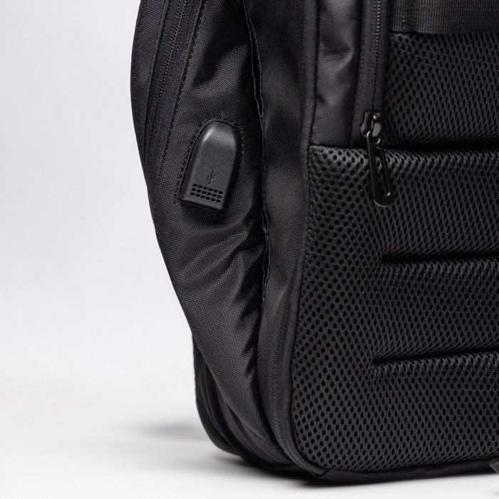 Mochila de viaje con bolsillos antirrobo y espacio para PC 15,6” color negro vista 2