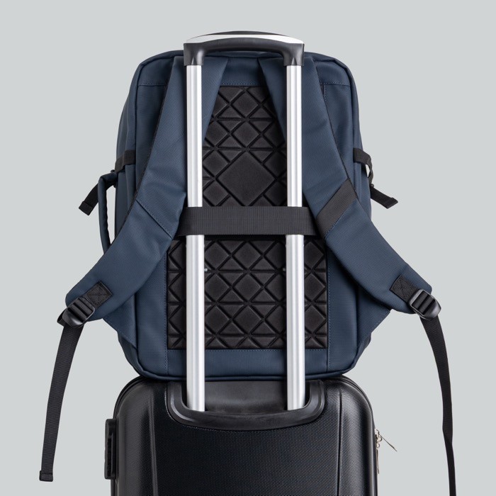 Mochila expandible con cremalleras y correa para trolley 15.6” Mochila expandible con cremalleras y correa para trolley 15.6”