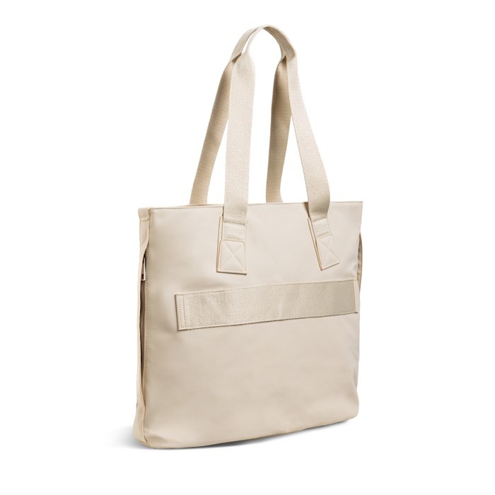 Bolsa de piel sintética con bolsillos ocultos y cinta trolley 15.6” color beige vista 2