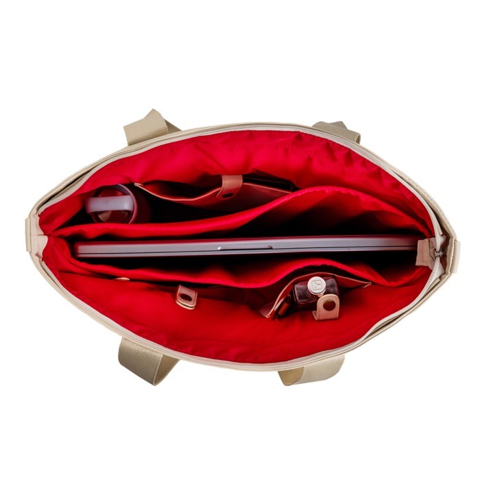 Bolsa de piel sintética con bolsillos ocultos y cinta trolley 15.6” vista 1