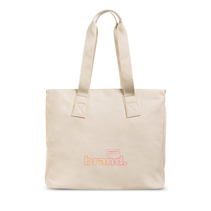 Bolsa de piel sintética con bolsillos ocultos y cinta trolley 15.6” vista con logo impreso