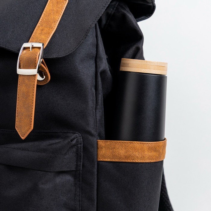 Mochila de RPET resistente al agua con cierres magnéticos 15.6” vista 2 Mochila de RPET resistente al agua con cierres magnéticos 15.6” vista 2