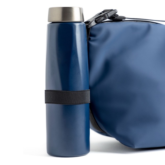 Bolsa térmica de cuero sintético de 13L con cinta en la cremallera color azul marino vista 1