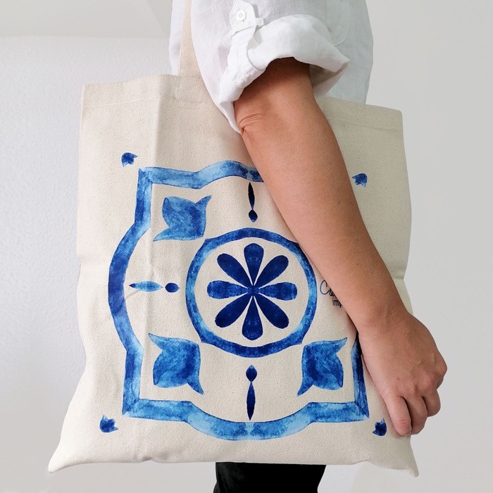 Bolsa sostenible de algodón con interlock y asas largas 310 g/m2 vista de ambiente Bolsa sostenible de algodón con interlock y asas largas 310 g/m2 vista de ambiente