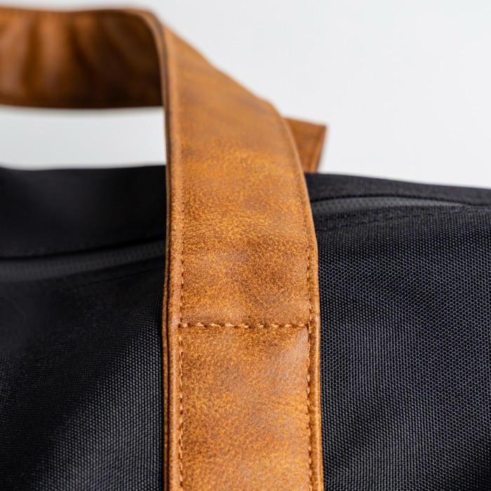 Bolso de RPET resistente al agua con cierre magnético y bolsillo vista 2