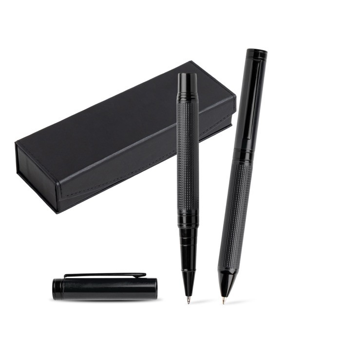 Set de bolígrafo y roller de acero y aluminio con relieve tinta negra color negro vista 2 Set de bolígrafo y roller de acero y aluminio con relieve tinta negra color negro vista 2