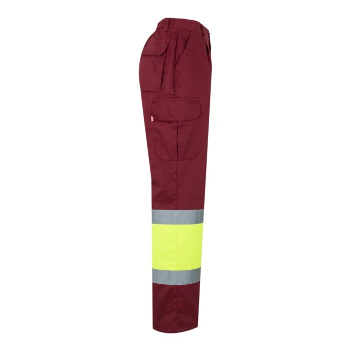 Pantalón de trabajo de algodón y poliéster con reflectantes 210 g/m2 color burdeos cuarta vista Pantalón de trabajo de algodón y poliéster con reflectantes 210 g/m2 color burdeos cuarta vista