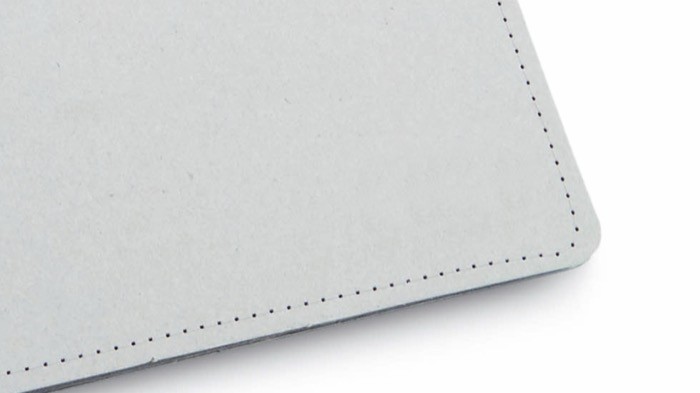 Carpeta de cartón reciclado con bloc de hojas a rayas dentro color marfil cuarta vista