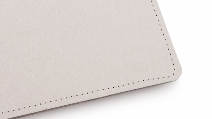 Carpeta de cartón reciclado con bloc de hojas a rayas dentro color marfil cuarta vista