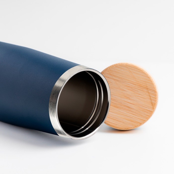 Botella térmica de acero inoxidable con tapa de bambú natural 550ml vista 3