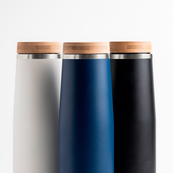 Botella térmica de acero inoxidable con tapa de bambú natural 550ml vista 2