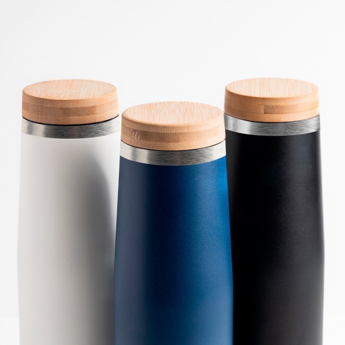 Botella térmica de acero inoxidable con tapa de bambú natural 550ml vista 4