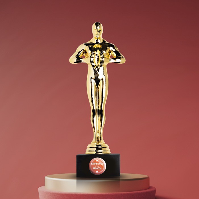 Trofeo de estatuilla dorada ideal para distinguir a alguien vista 3