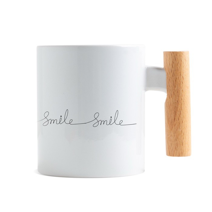 Taza de cerámica ideal para sublimación con mango de madera 325ml vista con logo impreso Taza de cerámica ideal para sublimación con mango de madera 325ml vista con logo impreso