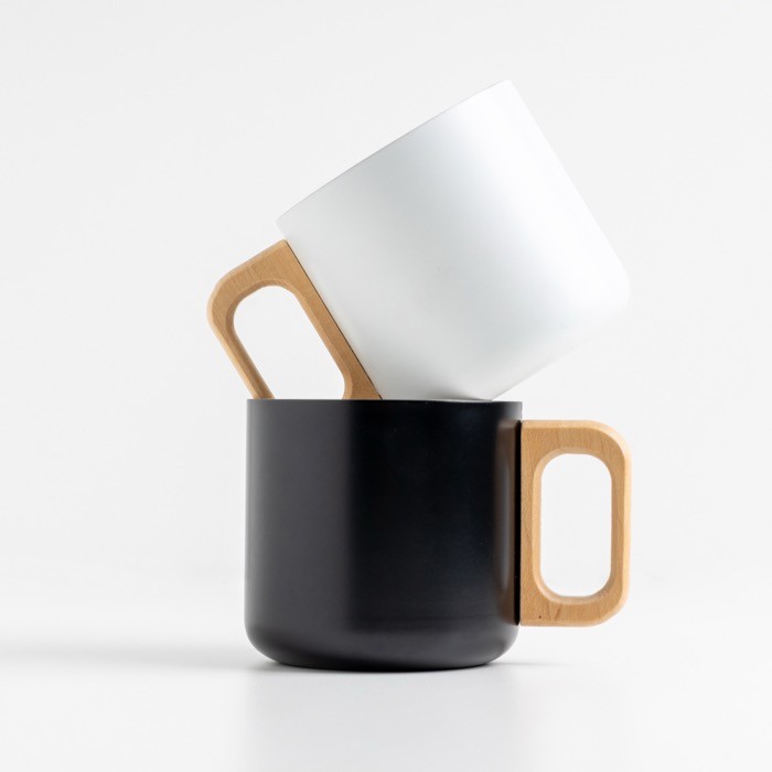 Taza de acero inoxidable de doble pared y asa de madera 350ml vista 1 Taza de acero inoxidable de doble pared y asa de madera 350ml vista 1