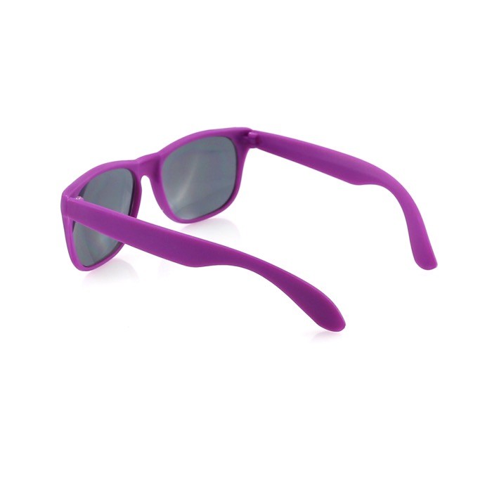 Gafas de sol en varios colores mate con lentes negros translucidos color fucsia quinta vista