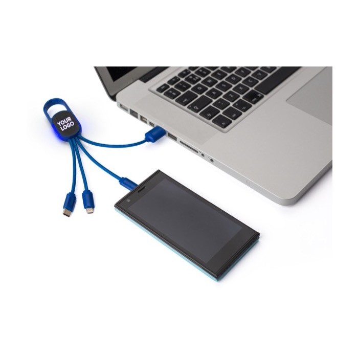 Set de cables de carga 4 en 1 con mosquetón y logotipo iluminado color azul primera vista Set de cables de carga 4 en 1 con mosquetón y logotipo iluminado color azul primera vista