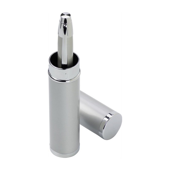 Bolígrafo de metal presentado en un estuche a juego tinta negra color plateado primera vista Bolígrafo de metal presentado en un estuche a juego tinta negra color plateado primera vista