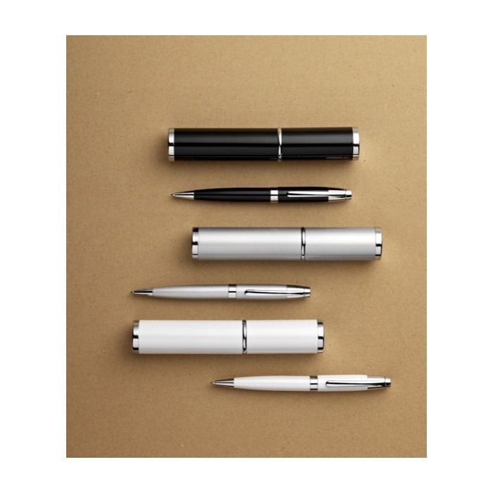 Bolígrafo de metal presentado en un estuche a juego tinta negra segunda vista Bolígrafo de metal presentado en un estuche a juego tinta negra segunda vista