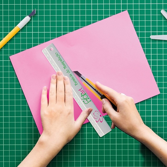 Regla de plástico multiusos con escala en relieve de 20cm Regla de plástico multiusos con escala en relieve de 20cm