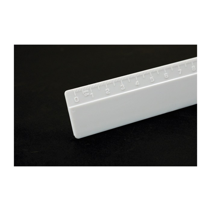 Regla de plástico multiusos con escala en relieve de 20cm color blanco vista 1 Regla de plástico multiusos con escala en relieve de 20cm color blanco vista 1