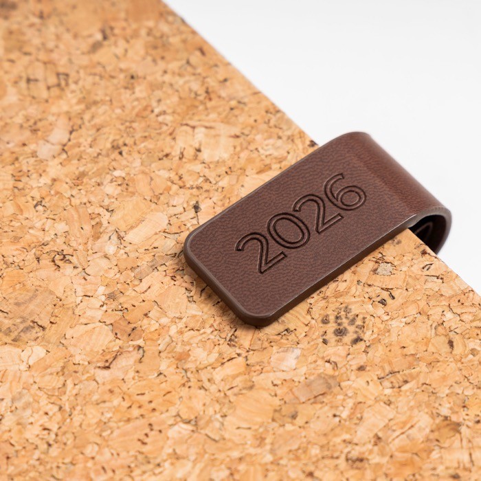 Agenda con vista diaria en español y portugués con tapa de corcho A5 color marrón claro Agenda con vista diaria en español y portugués con tapa de corcho A5 color marrón claro