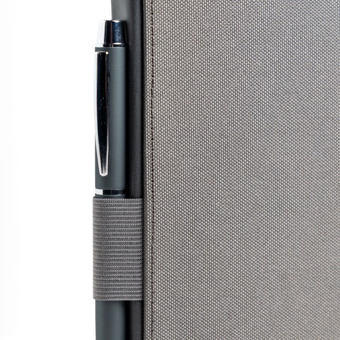 Agenda con vista diaria en español y portugués con cierre magnético A5 vista 1 Agenda con vista diaria en español y portugués con cierre magnético A5 vista 1