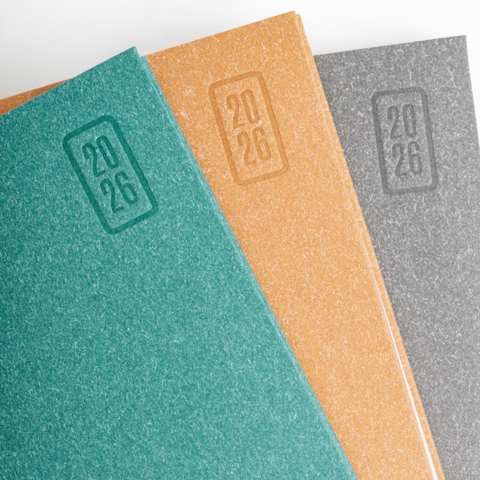 Agenda diaria en español y portugués con cubierta de papel artesanal A5 vista 2 Agenda diaria en español y portugués con cubierta de papel artesanal A5 vista 2