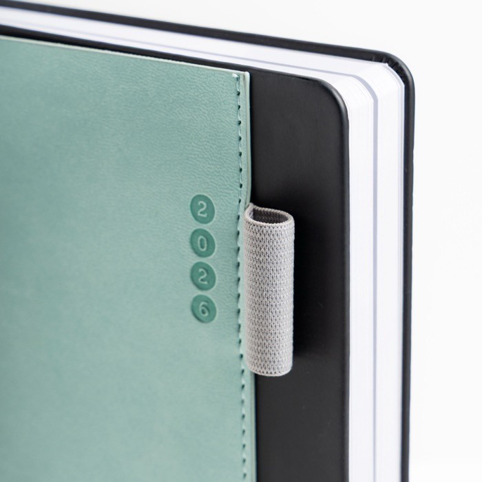 Agenda diaria en español y portugués con soporte para bolígrafo A5 vista 1 Agenda diaria en español y portugués con soporte para bolígrafo A5 vista 1