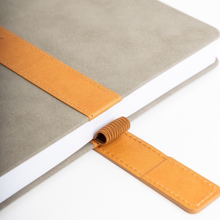 Agenda de vista diaria en español y portugués con tapa nubuck A5 Agenda de vista diaria en español y portugués con tapa nubuck A5