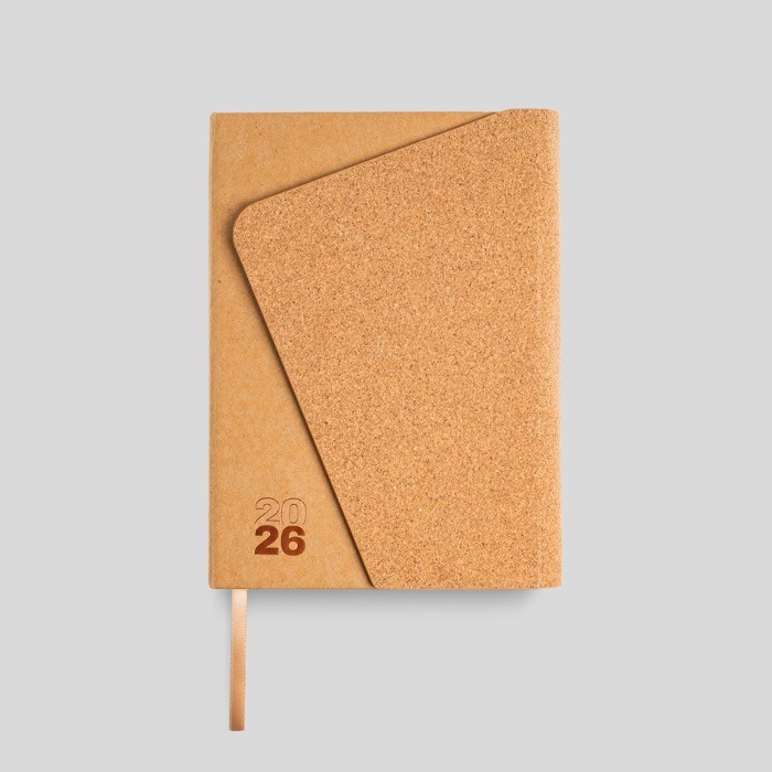 Agenda diaria en español y portugués con tapa de kraft y corcho A5 color marrón claro Agenda diaria en español y portugués con tapa de kraft y corcho A5 color marrón claro