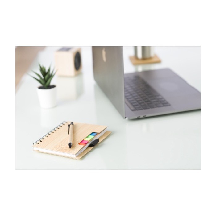 Libreta con varias notas adhesivas en el interior A6 hojas a rayas color marrón segunda vista Libreta con varias notas adhesivas en el interior A6 hojas a rayas color marrón segunda vista