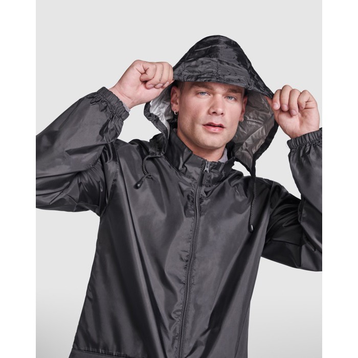 Chubasquero unisex de poliéster con capucha 70 g/m2 Roly Direct Escocia color rojo vista detalle 1