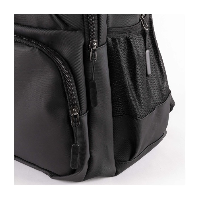 Mochila de cuero sintético con varios compartimientos en el exterior 15'' color negro primera vista