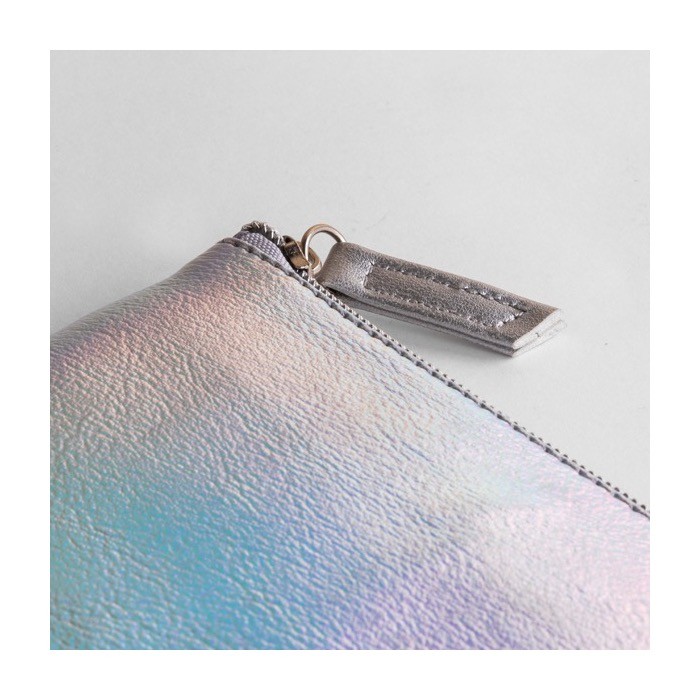 Moderno neceser de PU con efecto tornasol y tirador a juego color translúcido cuarta vista Moderno neceser de PU con efecto tornasol y tirador a juego color translúcido cuarta vista