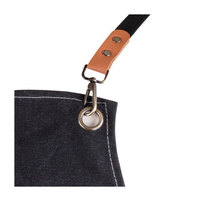 Delantal de efecto vaquero con varios bolsillos y detalles en PU color negro primera vista