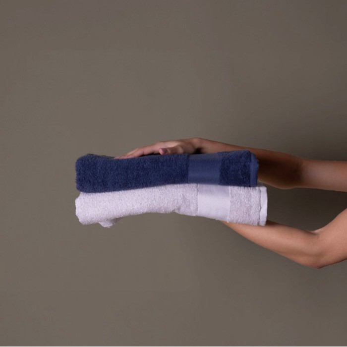 Toalla para baño 140 x 70cm de 100% algodón OEKO TEX 350 g/m2 segunda vista Toalla para baño 140 x 70cm de 100% algodón OEKO TEX 350 g/m2 segunda vista