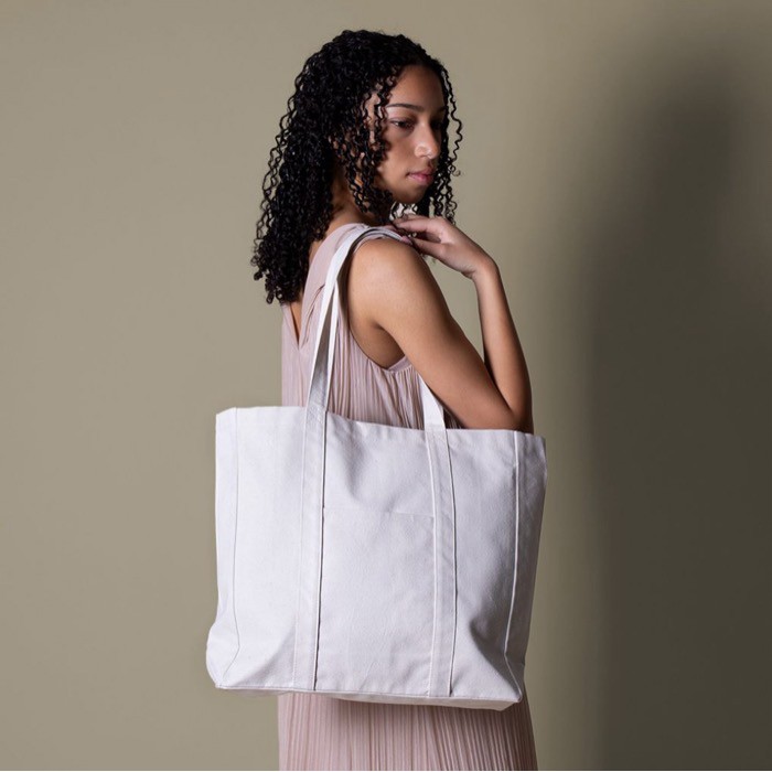 Bolsa grande de algodón reciclado con asas largas 360 g/m2 color natural vista detalle 3 Bolsa grande de algodón reciclado con asas largas 360 g/m2 color natural vista detalle 3