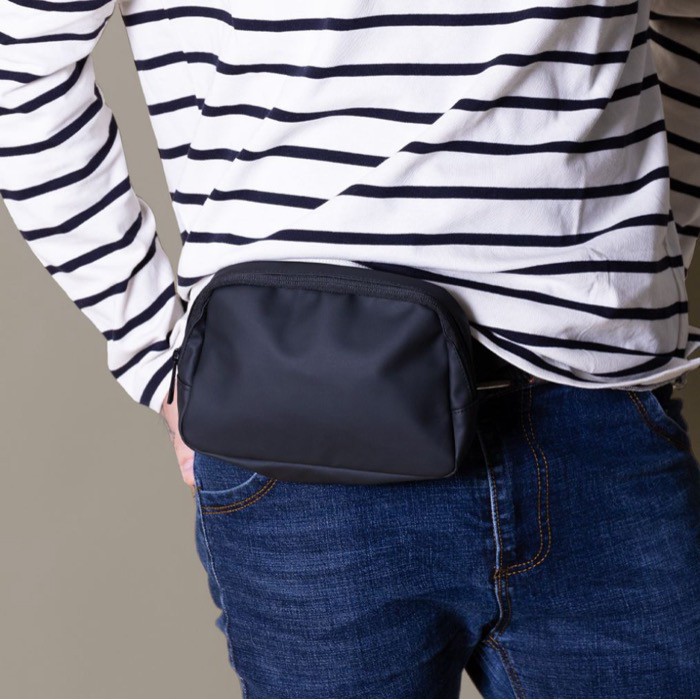 Bandolera de cuero sintético con un bolsillo exterior detrás tercera vista Bandolera de cuero sintético con un bolsillo exterior detrás tercera vista