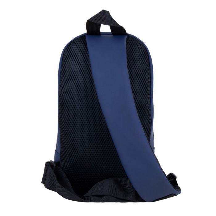 Bandolera de cuero sintético con un bolsillo exterior en el frente color azul marino cuarta vista Bandolera de cuero sintético con un bolsillo exterior en el frente color azul marino cuarta vista