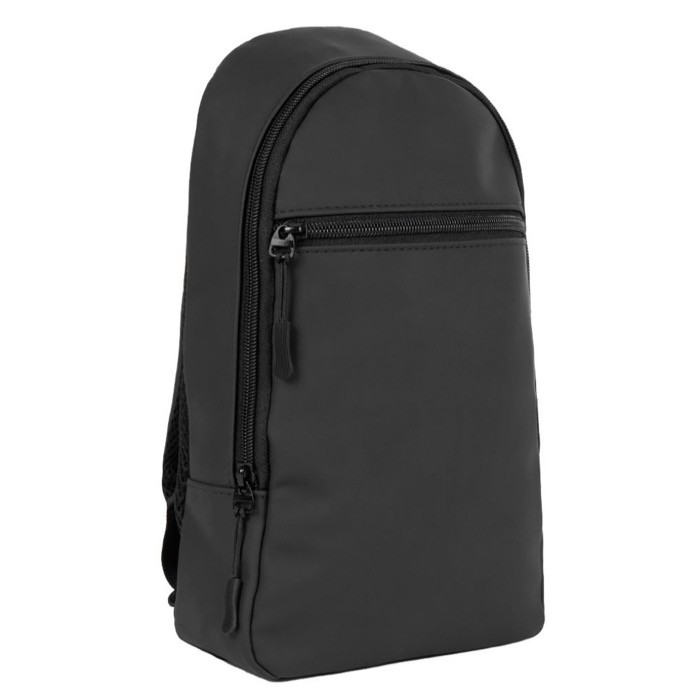 Bandolera de cuero sintético con un bolsillo exterior en el frente color negro segunda vista Bandolera de cuero sintético con un bolsillo exterior en el frente color negro segunda vista