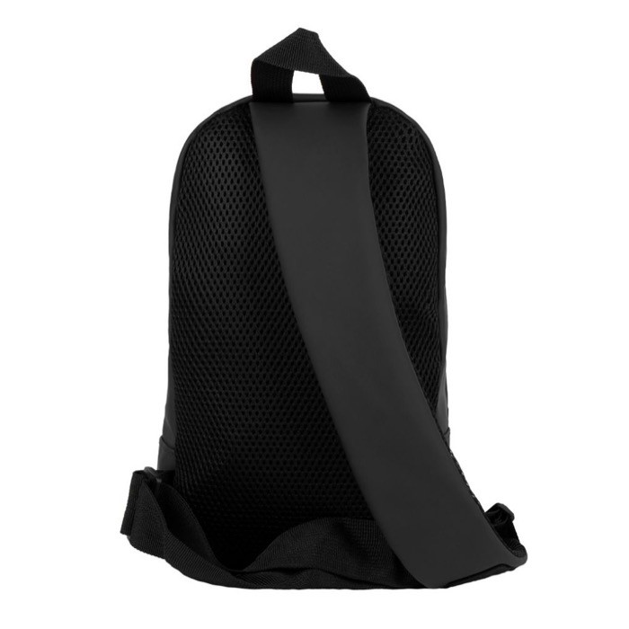 Bandolera de cuero sintético con un bolsillo exterior en el frente color negro cuarta vista Bandolera de cuero sintético con un bolsillo exterior en el frente color negro cuarta vista