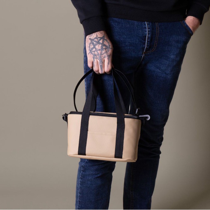 Bolsa nevera personal de cuero sintético y doble asa ajustable color beige quinta vista Bolsa nevera personal de cuero sintético y doble asa ajustable color beige quinta vista