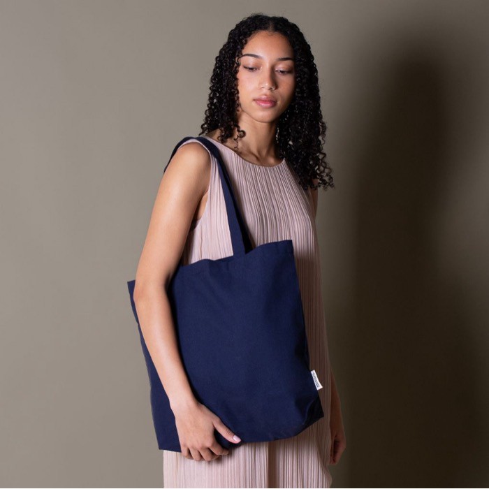 Bolsa de 100% algodón con bolsillo en el interior 140 g/m2 tercera vista