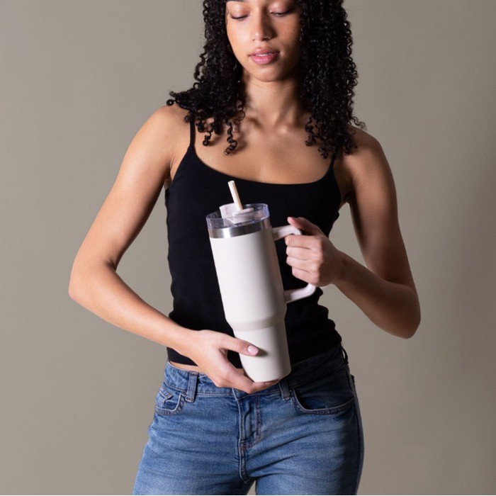 Botella de acero inox reciclado con pajita y asa de transporte 1.18 L segunda vista Botella de acero inox reciclado con pajita y asa de transporte 1.18 L segunda vista