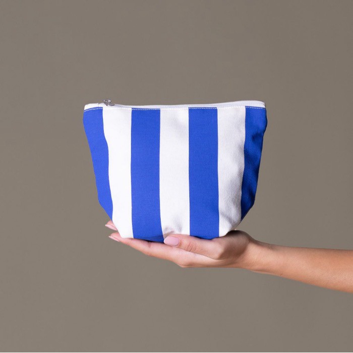 Neceser de algodón reciclado con diseño de rayas verticales cuarta vista Neceser de algodón reciclado con diseño de rayas verticales cuarta vista