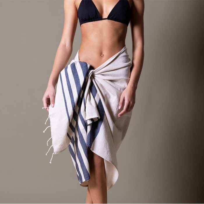 Pareo de algodón reciclado y poliéster con flecos 150 g/m2 tercera vista Pareo de algodón reciclado y poliéster con flecos 150 g/m2 tercera vista