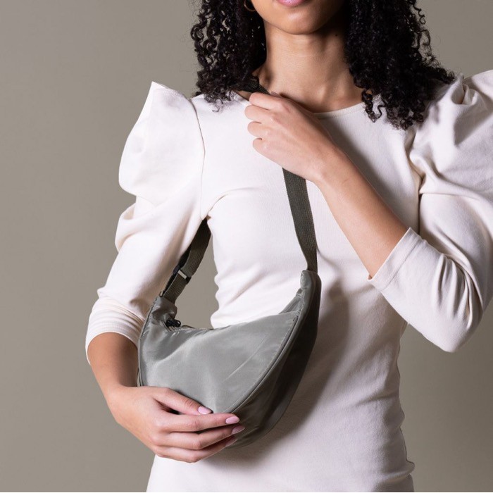 Bandolera de poliéster con asa ajustable para el hombro quinta vista Bandolera de poliéster con asa ajustable para el hombro quinta vista